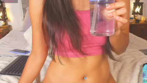 Snapshot of isa_bonnet chatting on March 24, 7:08 pm Isa online show from March 24, 7:08 pm