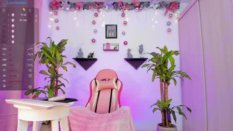 Snapshot of isa_greey chatting on December 17, 12:01 am isabella online show from December 17, 12:01 am