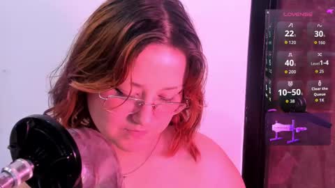 Snapshot of isa_grey_ chatting on September 25, 9:02 am Isa online show from September 25, 9:02 am