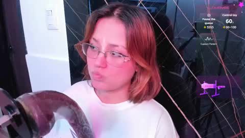 Snapshot of isa_grey_ chatting on September 27, 9:09 pm Isa online show from September 27, 9:09 pm