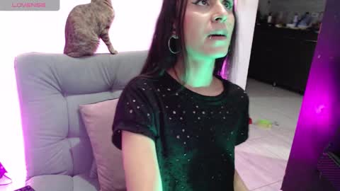 Snapshot of isa_hall chatting on February 19, 2:40 am Isabella Hall online show from February 19, 2:40 am