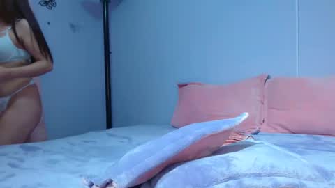 Snapshot of isa_jones1 chatting on December 3, 1:41 am isa_jones1 online show from December 3, 1:41 am