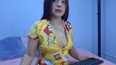 Snapshot of isa_jones1 chatting on December 11, 12:02 am isa_jones1 online show from December 11, 12:02 am