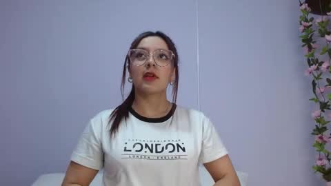 Snapshot of isa_jones1 chatting on December 14, 1:06 am isa_jones1 online show from December 14, 1:06 am