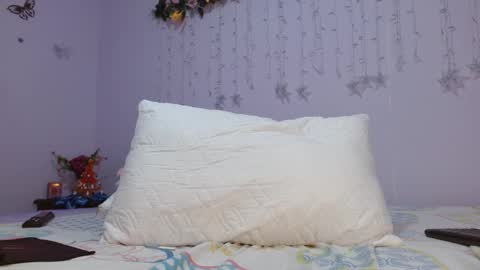 Snapshot of isa_jones1 chatting on December 15, 6:18 am isa_jones1 online show from December 15, 6:18 am