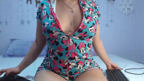Snapshot of isa_jones1 chatting on January 4, 2:14 am isa_jones1 online show from January 4, 2:14 am