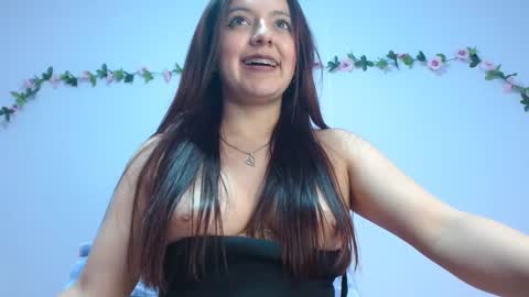 Snapshot of isa_jones1 chatting on February 1, 4:35 am isa_jones1 online show from February 1, 4:35 am