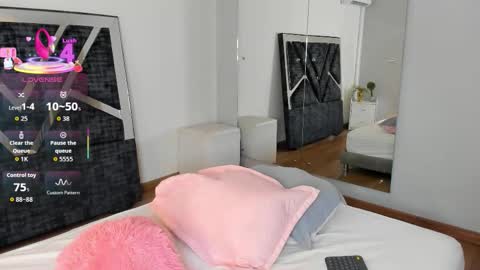 oIssaJonneso online show from September 18, 12:29 pm