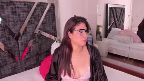 Snapshot of isa_jonness_ chatting on February 16, 12:56 pm oIssaJonneso online show from February 16, 12:56 pm