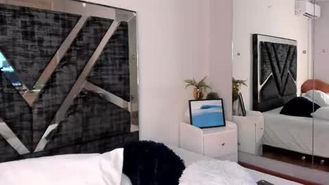 Snapshot of isa_jonness_ chatting on February 21, 1:12 pm oIssaJonneso online show from February 21, 1:12 pm