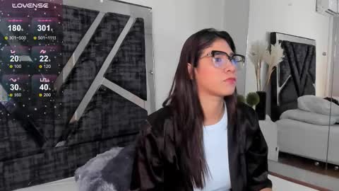 Snapshot of isa_jonness_ chatting on March 31, 12:38 pm oIssaJonneso online show from March 31, 12:38 pm