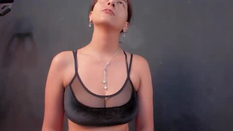 Isabella online show from January 13, 11:30 am