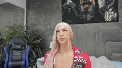 Snapshot of isa_lancaster chatting on October 1, 8:15 pm Isa Lancaster online show from October 1, 8:15 pm