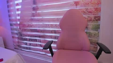    online show from October 3, 3:31 pm