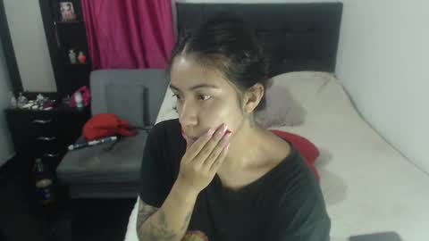 Snapshot of isa_mey chatting on December 9, 12:23 am Isa online show from December 9, 12:23 am