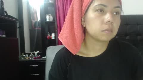 Snapshot of isa_mey chatting on January 1, 3:23 am Isa online show from January 1, 3:23 am