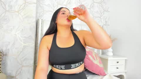 isa rose 7 online show from May 5, 7:55 pm