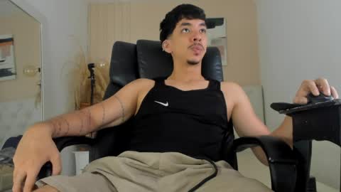 isaac_cryston online show from April 6, 9:27 pm