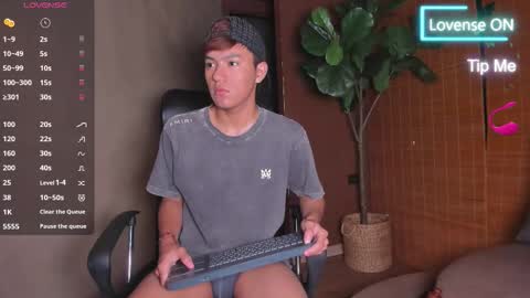 isaac_grimm online show from March 29, 3:39 am