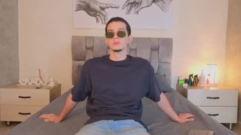 isaacblaze  online show from July 7, 3:42 am