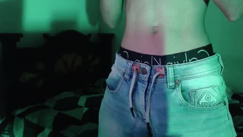 Snapshot of isaaclatino chatting on December 2, 12:19 am isaac online show from December 2, 12:19 am