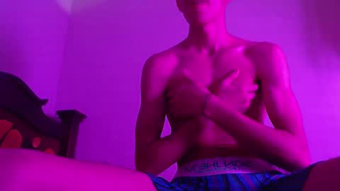 Snapshot of isaaclatino chatting on December 21, 1:58 am isaac online show from December 21, 1:58 am