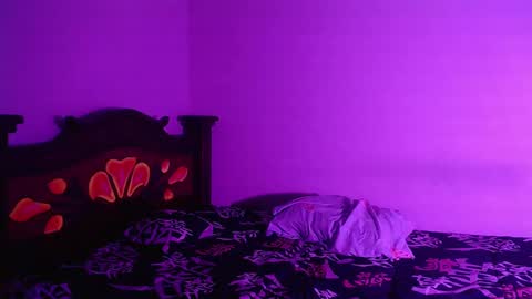 Snapshot of isaaclatino chatting on December 24, 4:11 am isaac online show from December 24, 4:11 am