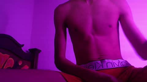 Snapshot of isaaclatino chatting on January 12, 7:11 am isaac online show from January 12, 7:11 am