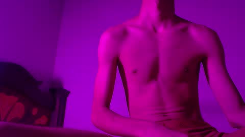 Snapshot of isaaclatino chatting on February 8, 5:29 am isaac online show from February 8, 5:29 am