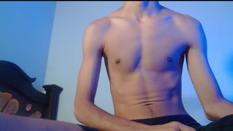 Snapshot of isaaclatino chatting on February 17, 6:09 am isaac online show from February 17, 6:09 am