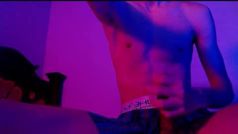 Snapshot of isaaclatino chatting on February 22, 7:45 am isaac online show from February 22, 7:45 am