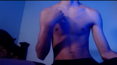 Snapshot of isaaclatino chatting on February 24, 4:05 am isaac online show from February 24, 4:05 am