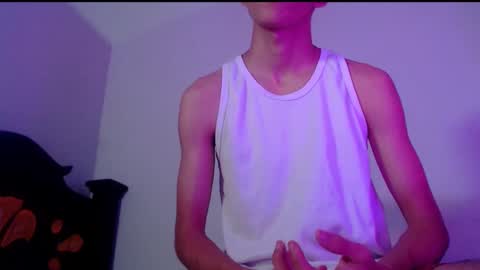 Snapshot of isaaclatino chatting on March 4, 4:06 am isaac online show from March 4, 4:06 am