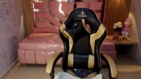 isabeau_s online show from June 11, 1:42 pm
