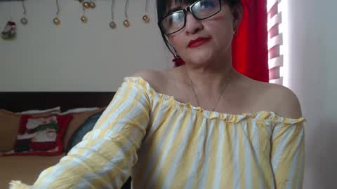 Isabeel Sofia online show from December 13, 7:10 pm