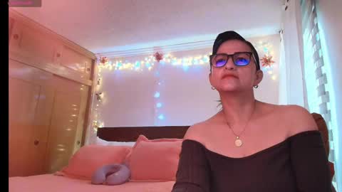 Isabeel Sofia online show from May 17, 11:39 am
