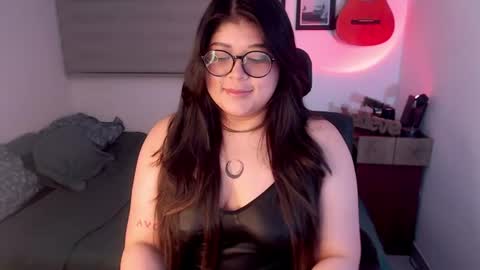 Snapshot of isabel_art chatting on July 19, 9:13 am Call me ISA online show from July 19, 9:13 am