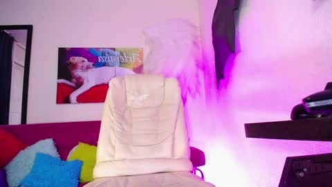 Snapshot of isabel_lopez_ chatting on October 6, 2:47 pm isabel online show from October 6, 2:47 pm