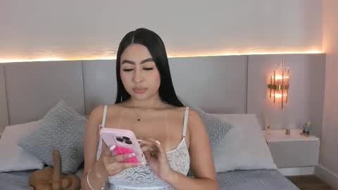 Snapshot of isabel_millher chatting on October 2, 3:13 am Isa online show from October 2, 3:13 am