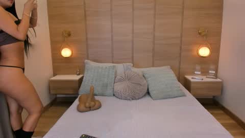 Snapshot of isabel_millher chatting on March 13, 3:57 am Isa online show from March 13, 3:57 am