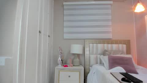 Snapshot of isabela__x chatting on March 9, 11:36 am isabela__x online show from March 9, 11:36 am