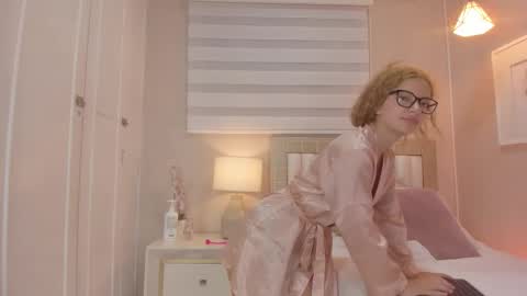 Snapshot of isabela__x chatting on March 27, 11:32 am isabela__x online show from March 27, 11:32 am