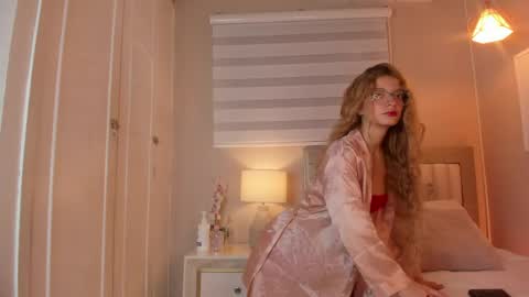 isabela__x online show from May 5, 11:40 am