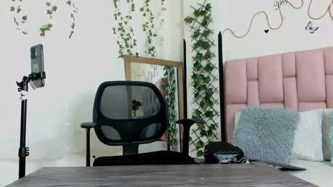 I S A online show from March 17, 1:58 pm