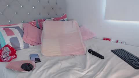 isabela online show from December 11, 9:12 pm