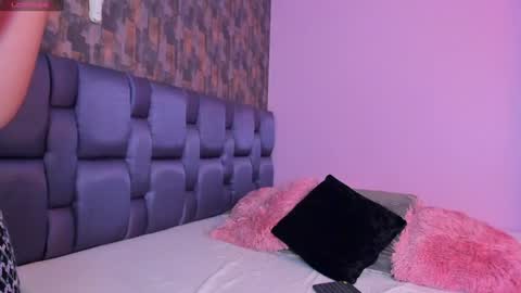Isabela Angell  online show from December 31, 7:07 pm