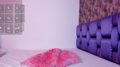 Isabela Angell  online show from February 4, 11:49 pm