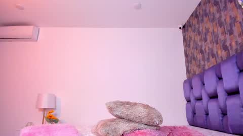 Isabela Angell  online show from February 25, 1:52 am