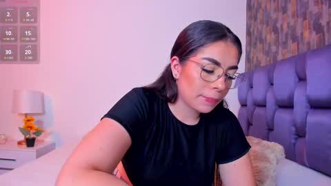 Isabela Angell  online show from February 28, 1:37 am