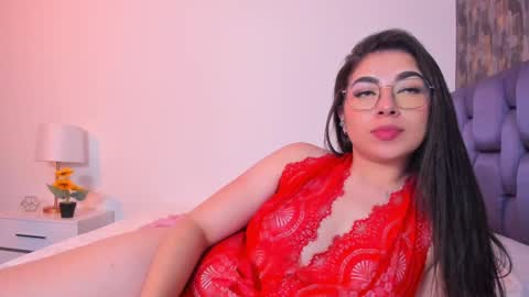 Isabela Angell  online show from March 12, 2:30 am